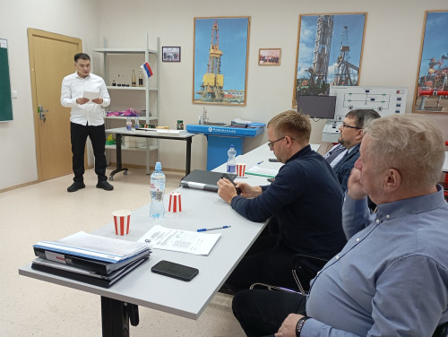 Сегодня в Няганском технологическом колледже проходит важное событие — защита дипломных проектов студентов групп специальности 21.02.01 «Разработка нефтяных и газовых месторождений»: зоРЭМ-21 и зРЭМ-22.