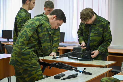 В минувшую пятницу, в нашем колледже студенты 1 курса отрабатывали практическую часть учебных сборов