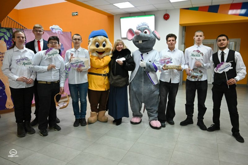 Милые дамы, поздравляем Вас с прекрасным весенним праздником – Международным женским днем, 8 марта!