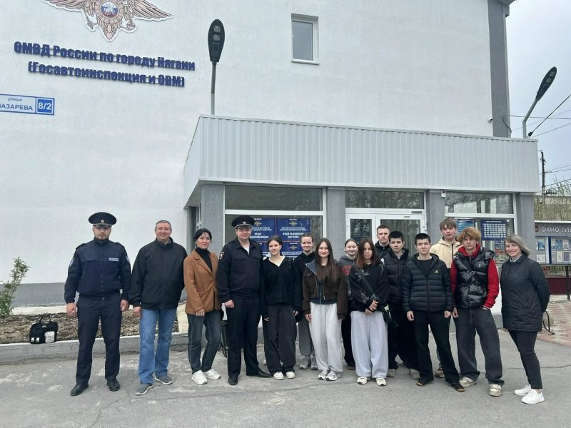 Знакомство с профессией: студенты — в гостях у Госавтоинспекции Нягани