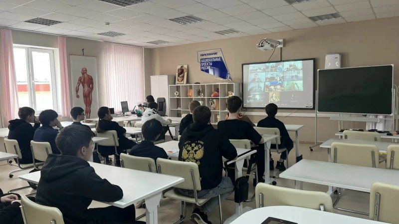 Бойцы студенческих отрядов Няганского технологического колледжа на связи с Государственной Думой! 