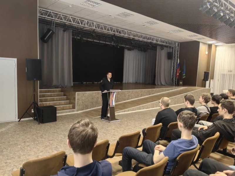 В рамках профилактической акции «Внимание — дети!» в стенах нашего колледжа прошла встреча обучающихся с сотрудником ГИБДД.