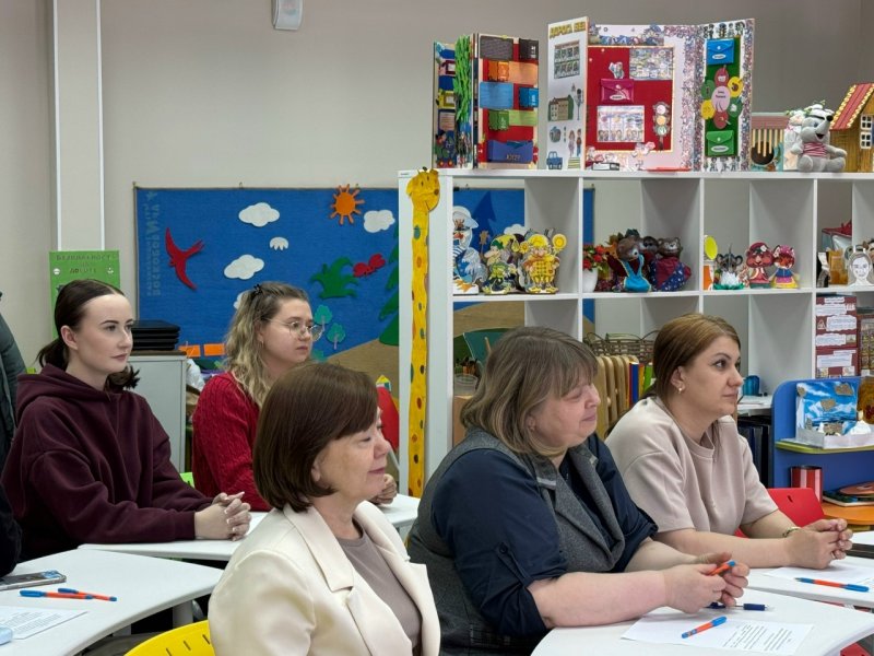 18 марта состоялась рабочая встреча преподавателей Тютяевой Е.В., Бондаренко Е.С. и студентов групп ДО-24, ДО-22 с воспитателями детских садов города Нягани