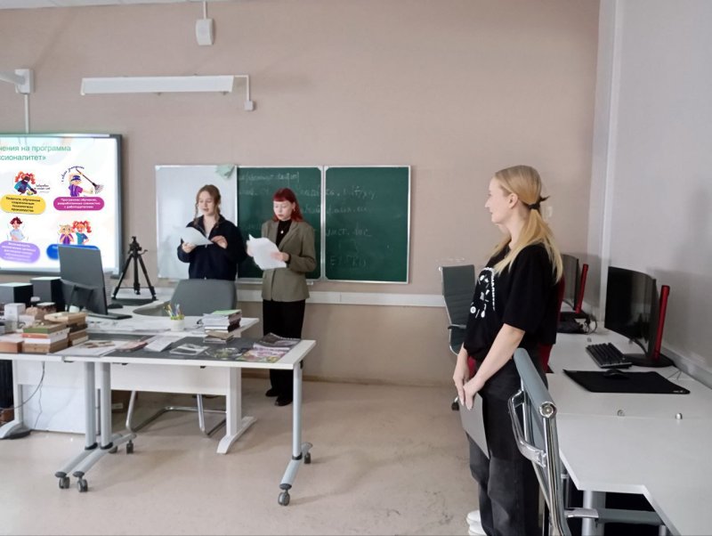 а этой неделе Амбассадоры Няганского технологического колледжа с радостью посетили школы города с Единым Классным часом!