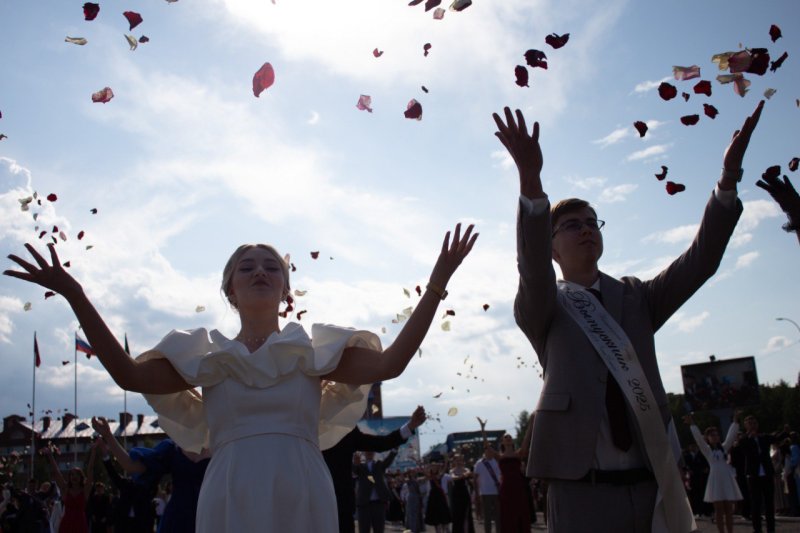 Элегантность и ответственность: Городской бал "Белая черемуха"!