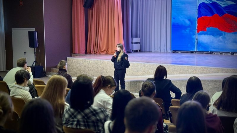 Накануне полицейские Нягани встретились со студентами Няганский Технологический Колледж. 